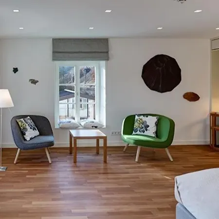 Gaestehaus Cantzheim Bed & Breakfast 4*