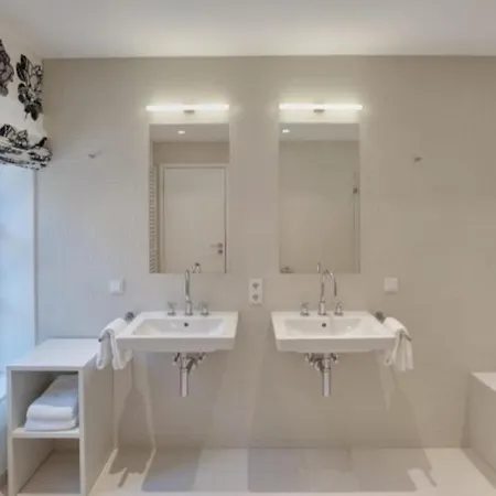 Gaestehaus Cantzheim Bed & Breakfast 4*